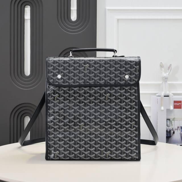 工厂P直销 黑色 Goyard Saint Leger折叠背包 Saint Leger包沿袭了Goyard一贯的模设计与功能性原则，内部空间超大Max，配备可拆