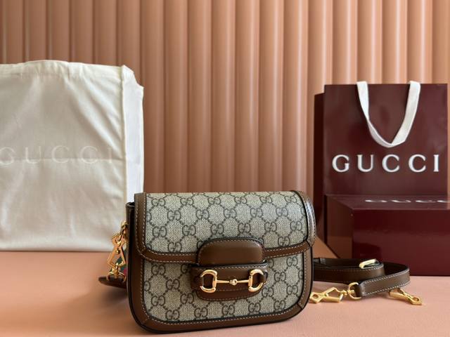 原厂皮配 Cdfmall三亚免税店手提袋 马鞍包 你们心心念念的迷你号终于到货了！ 设计师完全读懂了你们的少女心，绝对的下一个爆款，虽然现在已经爆了 尺寸巨可爱