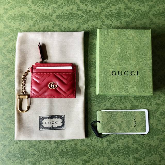 顶配版 原厂皮 新款Gucci Gg全新小零钱包～卡包 采用进口小牛皮剌绣波浪纹 搭配精致原工厂P古铜双G五金 灵活别致的勾扣，小巧玲珑，大大作用 颜色: 红皮
