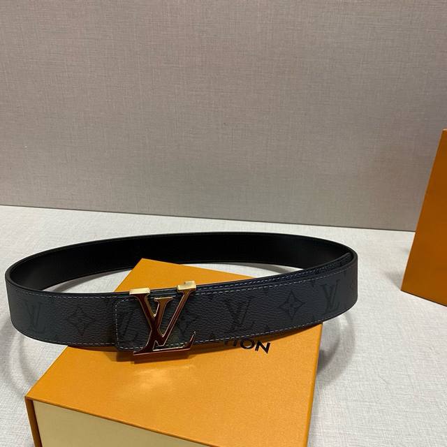 宽度38Mm经典与奢华的融合一Lv皮带 在追求时尚与品味的今天，一款精致的皮带不仅能够彰显个人魅力，更是细节中展现品味的关键。Lv皮带，以其独特的设计、卓越的品