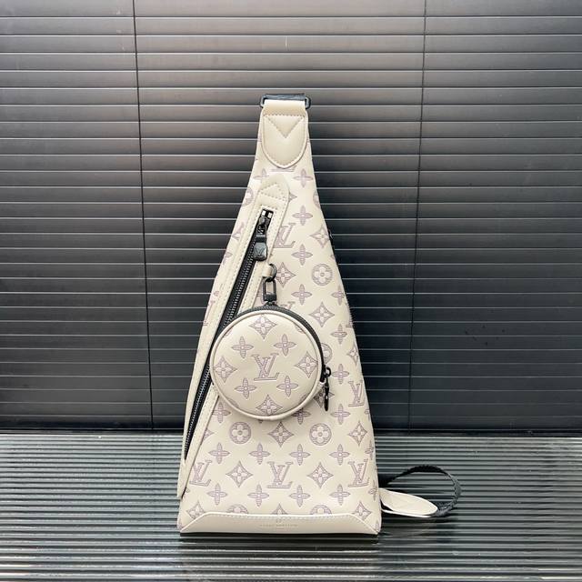 Louisvuitton 路易威登 二合一 Duo胸包 斜挎包 男女通用单肩包 经典百搭 实物拍摄 原厂原版面料 配送防尘袋 20 X 40 Cm。