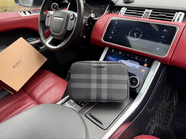 高端货新款 “ Burberry ”巴宝莉手拿包 博百利手抓包 Burberry博柏利 可拆式腕带拉链开合格纹 人造革拼棉 收纳包 男款 炭灰色 进口原厂防水布