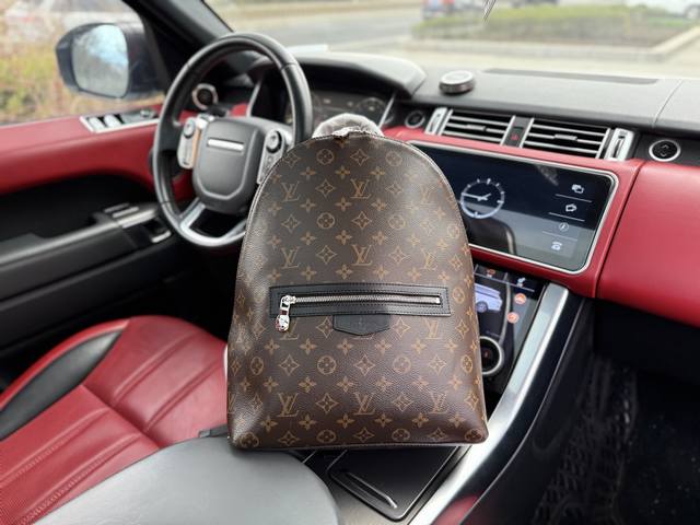 高端货 新款 “ Louis Vuitton ”Lv双肩包 路易威登双肩包 M14020 Louis Vuitton Discovery Slim 字母印花银色