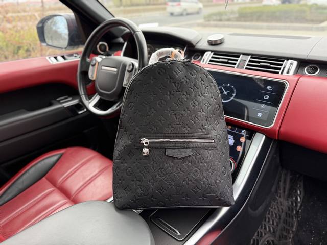 高端货 新款 “ Louis Vuitton ”Lv双肩包 路易威登双肩包 M14020 Louis Vuitton Discovery Slim 字母印花银色