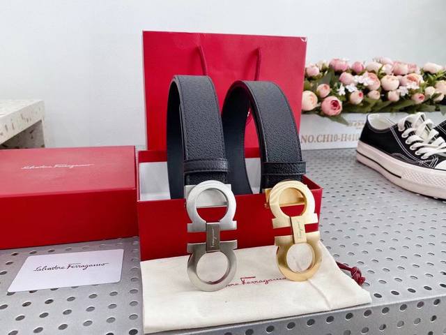 Salvatore Ferragamo菲拉格慕男士3.5Cm经典金属夹扣，进口头层牛皮均可外用，不管你是时尚达人，还是职场精英，都完全可以轻松驾驭。绝对是提升品