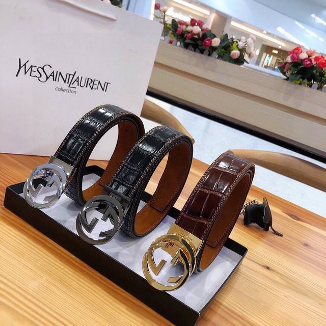 古奇:原单头层牛皮压G面，内衬头层小牛皮底，搭配原单旋转扣：原产皮料定制，专柜宽度3.4厘米。