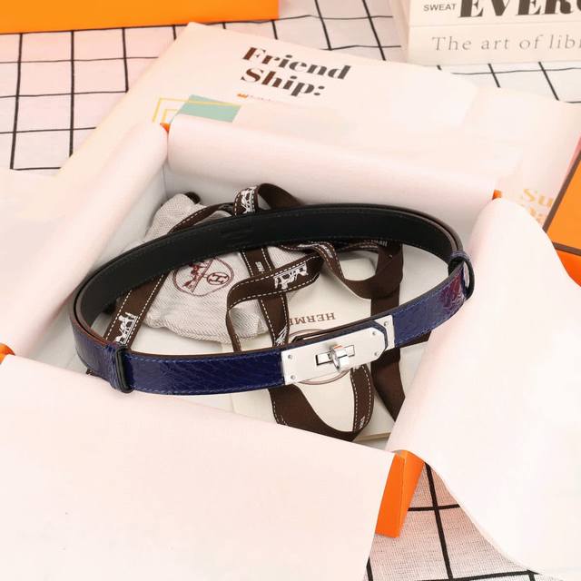 工厂P直发 真蛇皮系列 Hermes 爱马仕 专柜同款 经典1.8Kelly腰带 真蛇皮腰带，搭配镀金Kelly精钢皮带扣。借助巧妙的滑动设计，可以将此百搭腰带
