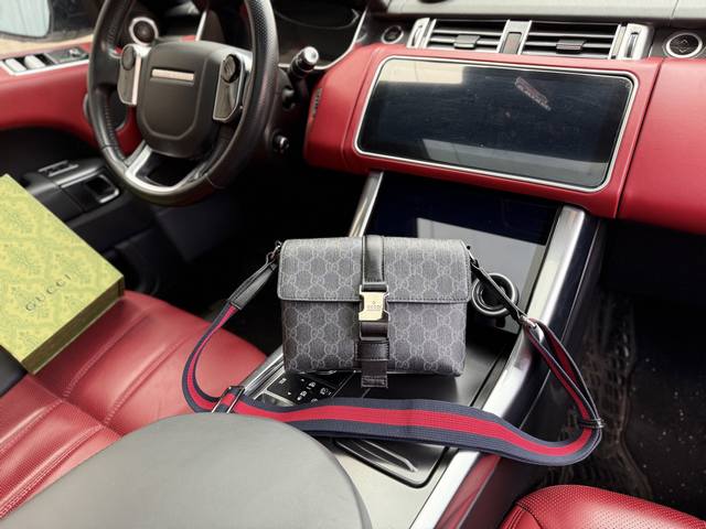 高端货 新款 “ Gucci ”古奇单肩包 Gucci古驰斜挎差包 Gucci古驰 Gg Supreme 经典印花插扣开合 帆布 帆布包斜挎单肩包 超迷你 男款