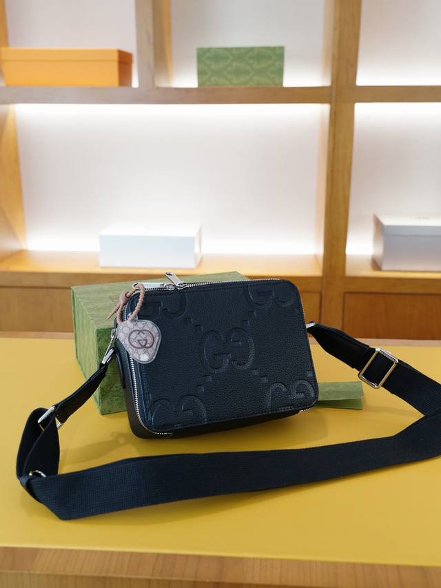 古驰 官网同步 高版本 斜挎单肩背包 永恒不过时的标志性产品 纯原单小牛皮 顶级五金制作 非市面普通版本 贸易公司订单货 全部实拍 实用性非常高 完全不用担心穿