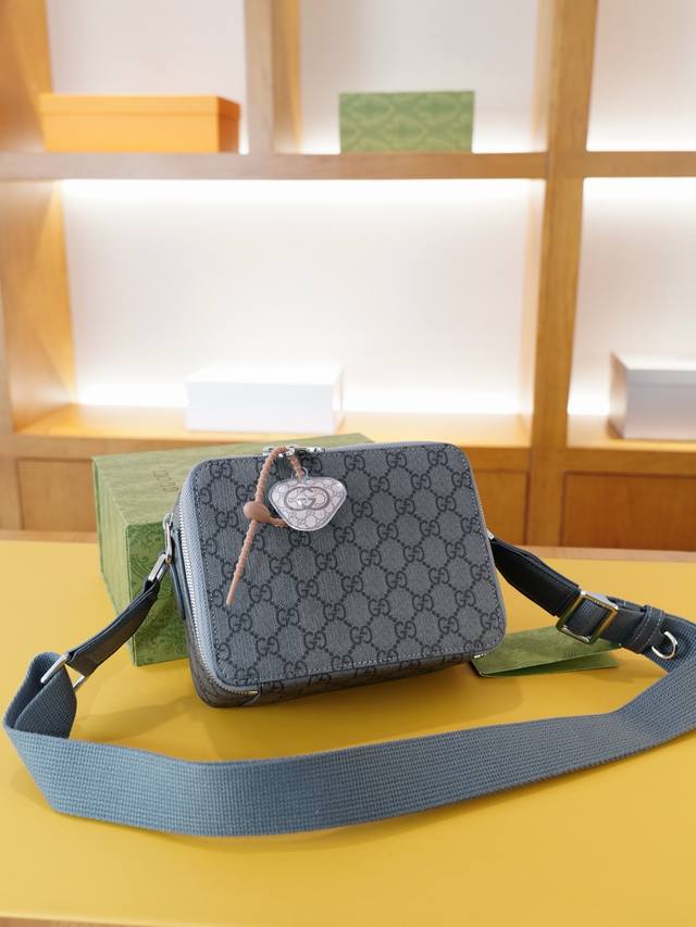 古驰 官网同步 高版本 斜挎单肩背包 永恒不过时的标志性产品 纯原单小牛皮 顶级五金制作 非市面普通版本 贸易公司订单货 全部实拍 实用性非常高 完全不用担心穿