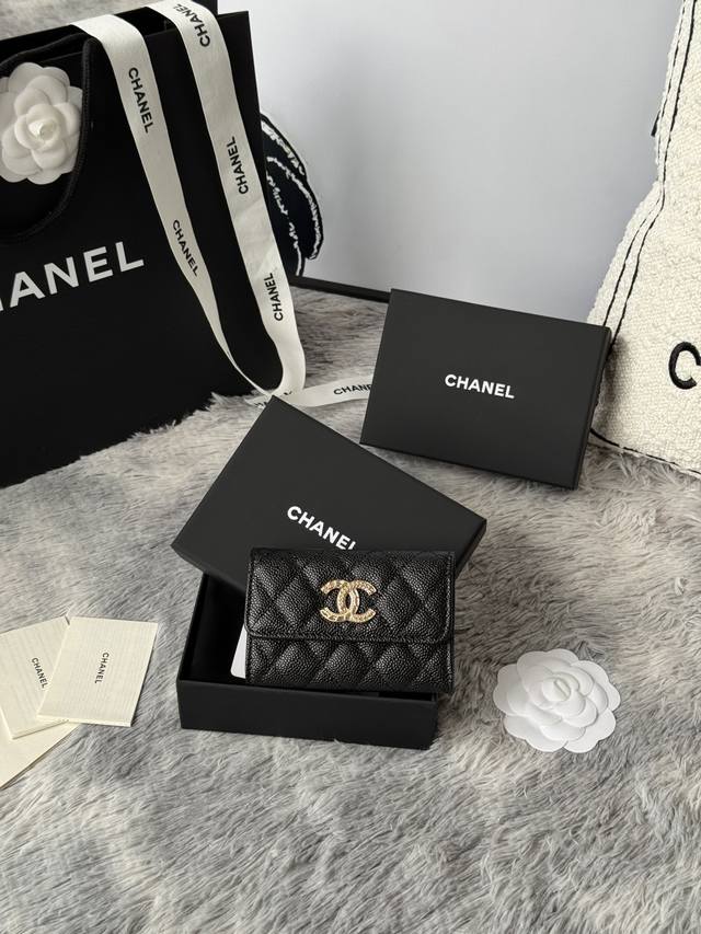 型号A P4030Chanel 22K浮雕五金，新双C大Lgo带有精致复刻味，非常美丽，官网最新卡包 鱼子酱中球纹牛皮防刮花，光泽感超好，放10张左右卡没问题，