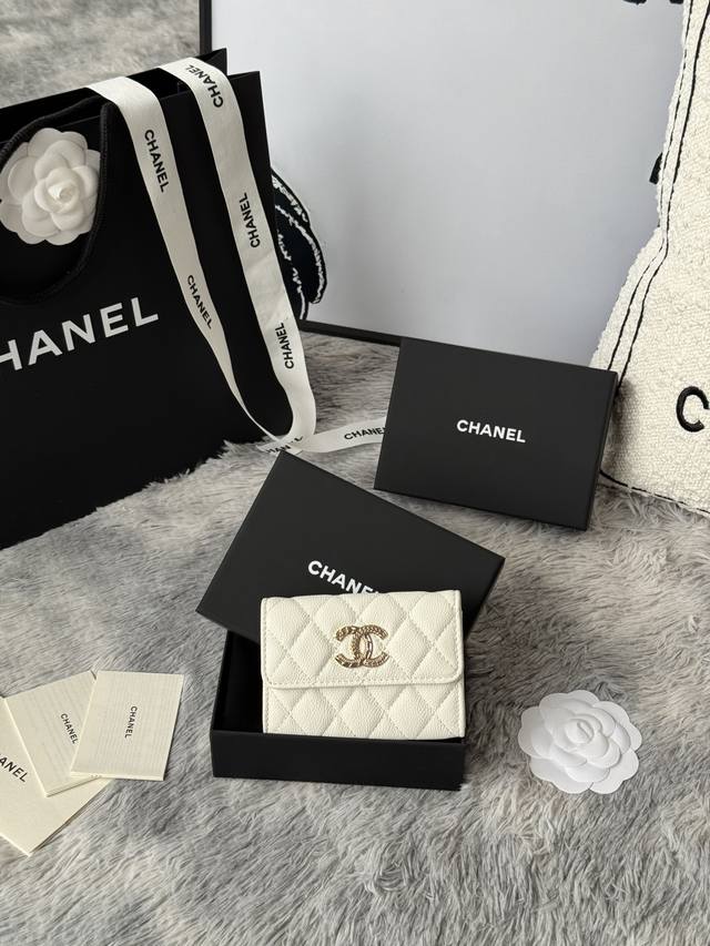 型号A P4030Chanel 22K浮雕五金，新双C大Lgo带有精致复刻味，非常美丽，官网最新卡包 鱼子酱中球纹牛皮防刮花，光泽感超好，放10张左右卡没问题，