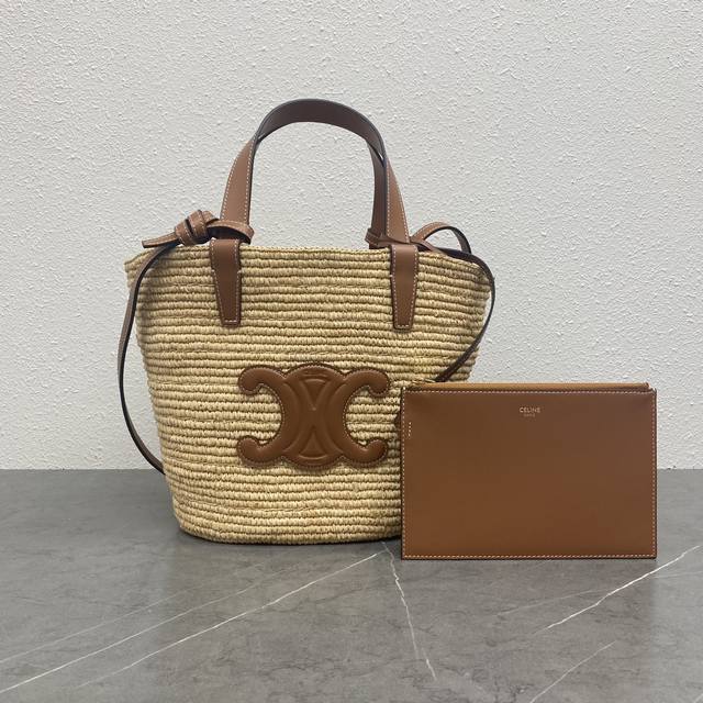 新品上线 Ce Teen新款编织经典菜篮子系列 温柔优雅的色彩和婉转的造型散发着迷人的魅力 ！ 采用植物材料 牛皮革包边，无里衬 可肩背和手提 1个内侧可拆卸皮