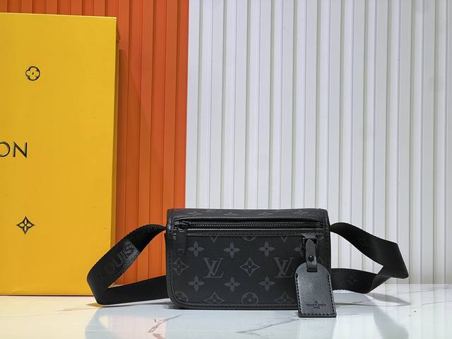 升级原版 M12599黑花 M12637绿花 本款Bosphore 迷你手袋得名于品牌 2000 年代的复古 Bosphore 系列，以简洁线条和紧凑构型成就舒