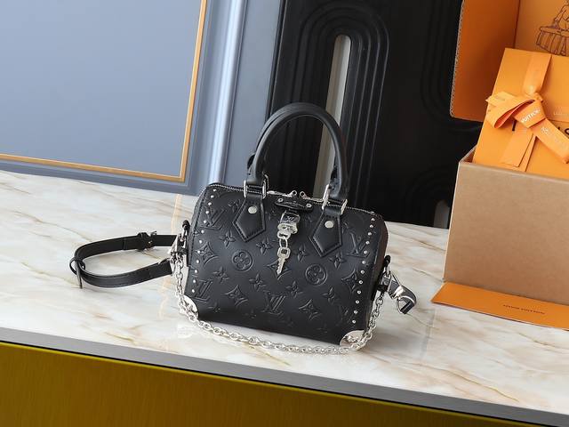 升级原版 M14575 M13146 Monogram Bold Speedy 20 Trunk 手袋身披 Monogram 帆布亮相 2025 Cruise