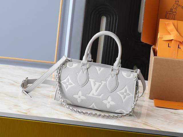 升级原版 M14213 M14236 M46653 本款 Onthego East West 手袋出自 Lv Milky Way 系列，为标志性 Monogra