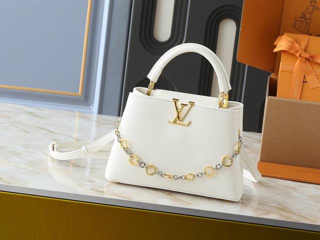 广州货 升级原版 M12935 M12936 M12937 M12938 本款 Capucines Bb 手袋取材柔韧 Taurillon 牛皮革，以珠宝风格双