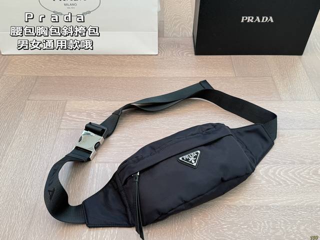 普拉达Prada手机包 腰包胸包斜挎包 男女通用款哦 众多明星追捧的单品 原版面料五金 原单品质 超高回头率 尺寸 23 11
