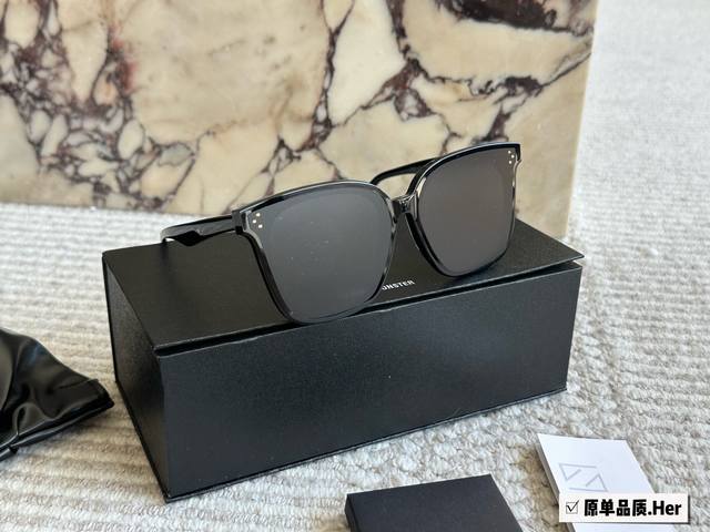 Gm墨镜推荐Her孙艺珍同款 Gentle Monster的墨镜好几个款式都是爆款 我选了好久都不知道要买哪一款 朋友推荐了这款Her听说适合圆脸女生 因为大大 Gm墨镜推荐Her孙艺珍同款 Gentle Monster的墨镜好几个款式都是爆款 我选了好久都不知道要买哪一款 朋友推荐了这款Her听说适合圆脸女生 因为大大