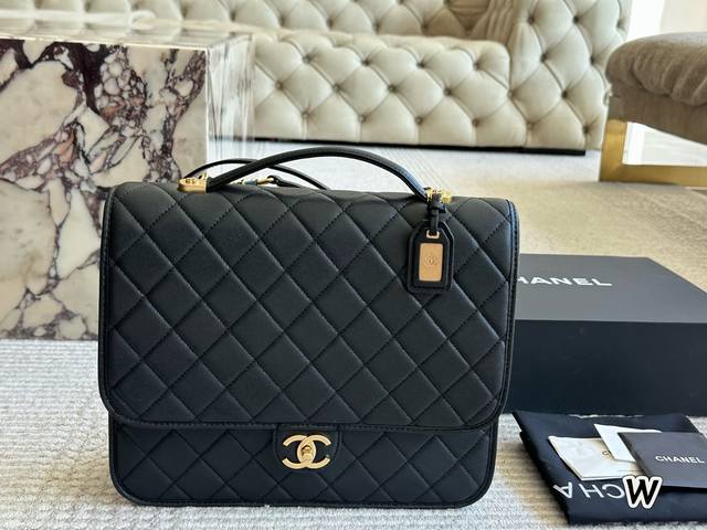 鱼子酱 吹爆这个太好看额 爱死这个包了Chanel22K 双肩背包 Chanel22K双肩背！帅炸！等了很久 没白等 是真的好看！尺寸31 26Cm 全套礼盒包