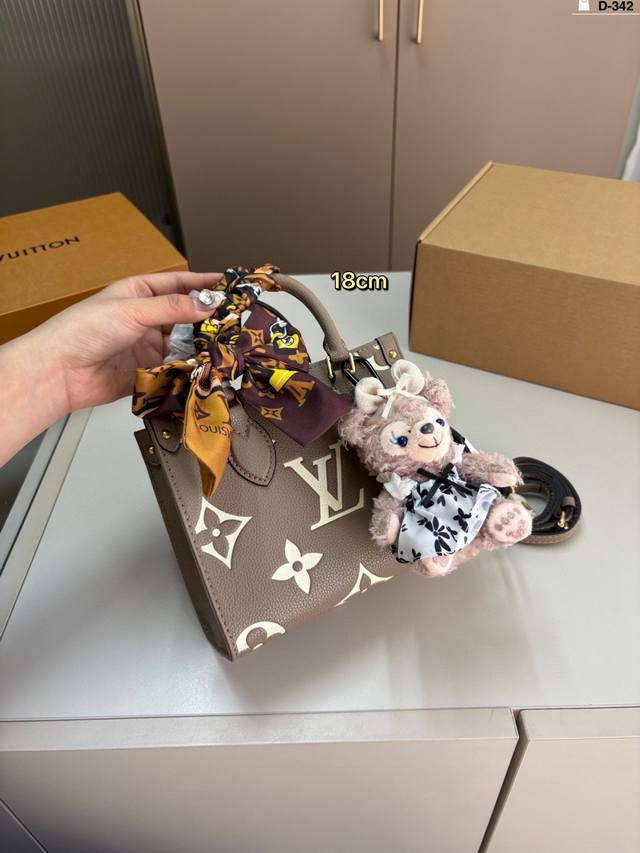 18Cm Lv Onthego Bb丛林托特包 路易威登Lv 老花 Logo Onthego 作为经典款之一，它是有绝对的优势 D-342-2尺寸18×15折叠