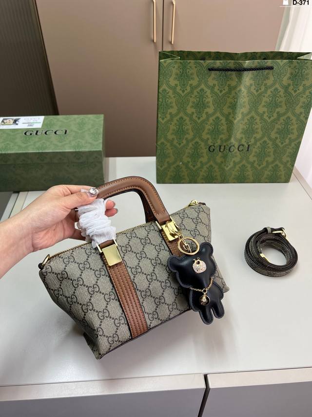 Gucci酷奇中古枕头包 又甜又酷 一整个爱住百搭时尚 是每个潮酷女孩必入单品 D-371尺寸21×14配盒