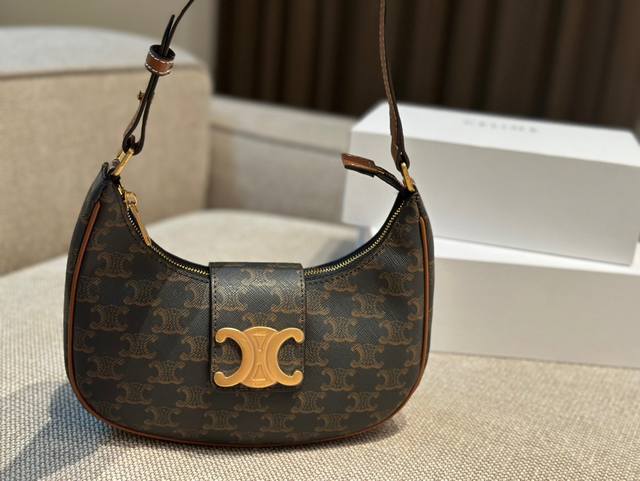 配盒 尺寸：24*20Cm Celine Ava 新款腋下包 手拎起Ava就好有气场哟100 高级感超强！ 好看的包包是藏不住的新款Ava