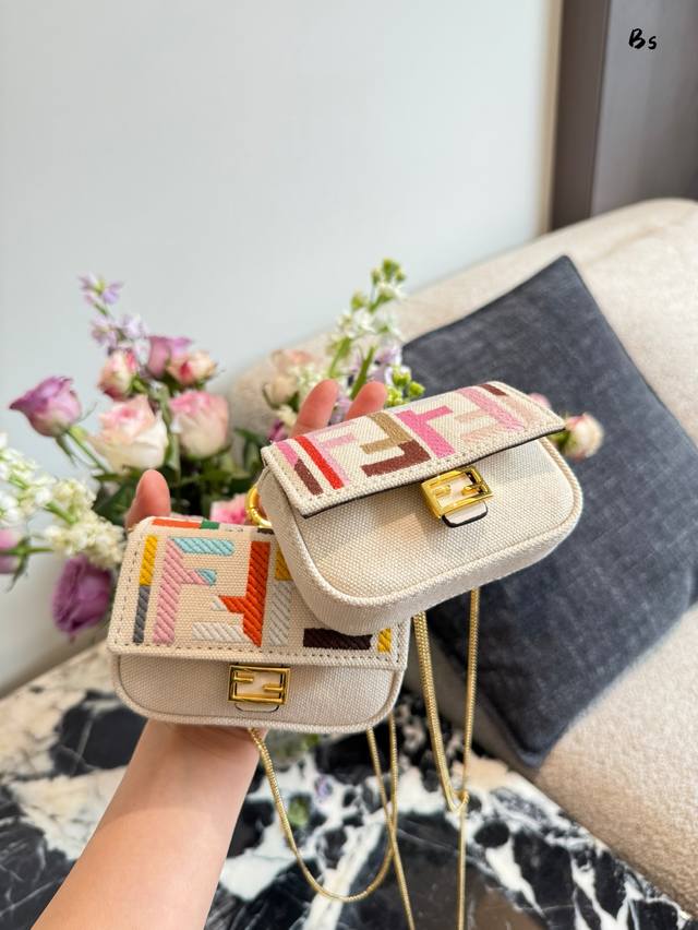 Fendi彩色法棍Minigfendi彩色法棍Mini 真的太Q拉 还可以当儿童包零钱包包挂 10Cm