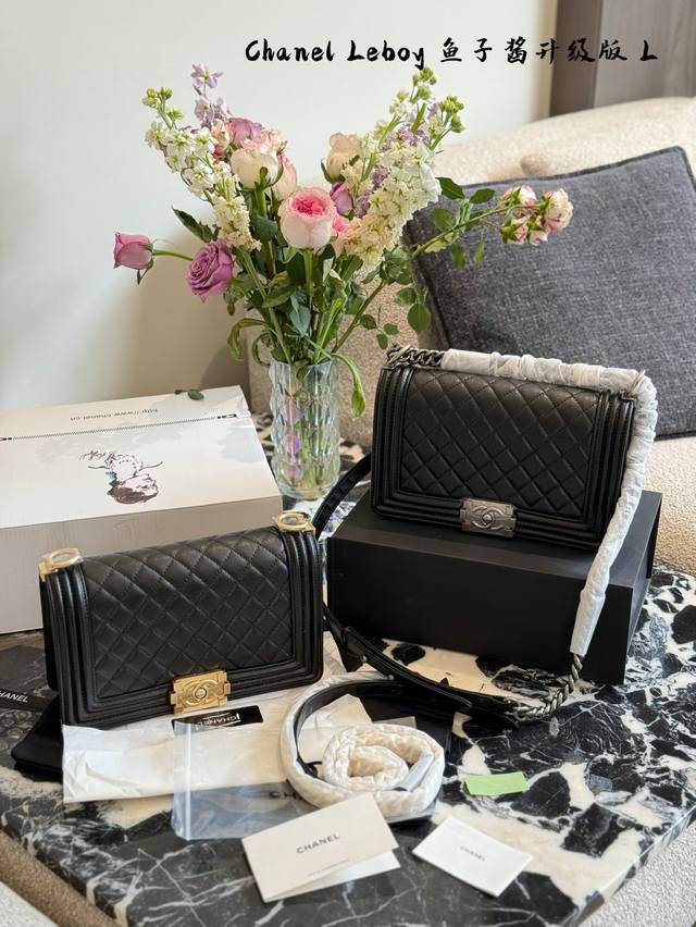 飞机盒折叠盒包装 鱼子酱 小香家Leboy经典辣妈包上新 这个太美啦简直原版18K鎏金 真是美呆啦独家首发.小香肩背斜挎款.原版品质.整体效果超级赞.明星同款独