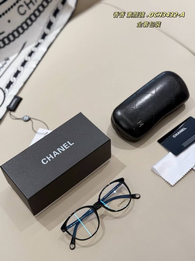 配全套包装 谁懂哇 在小香家算是近视眼镜里重量特轻的一款了 大框圆边修饰脸型显脸小 画个伪素颜妆，戴出去就是明星低调出街的既视感不化妆直接戴也是慵慵懒懒的大美女