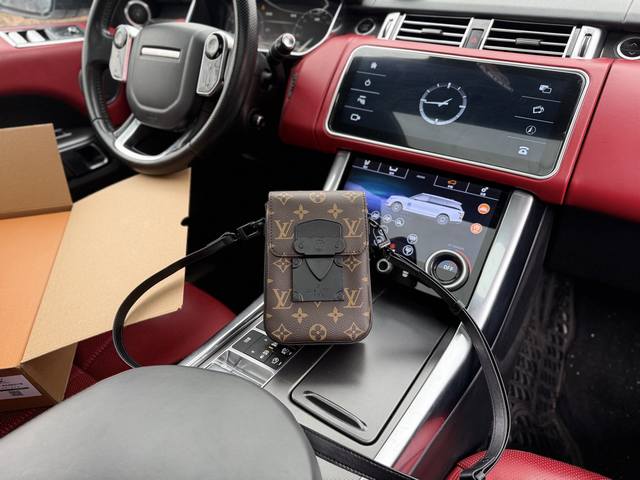 芯片版高端货 新款 “ Louis Vuitton ”Lv单肩包 路易威登手机包斜挎包 M81522 Louis Vuitton S-Lock Vertical