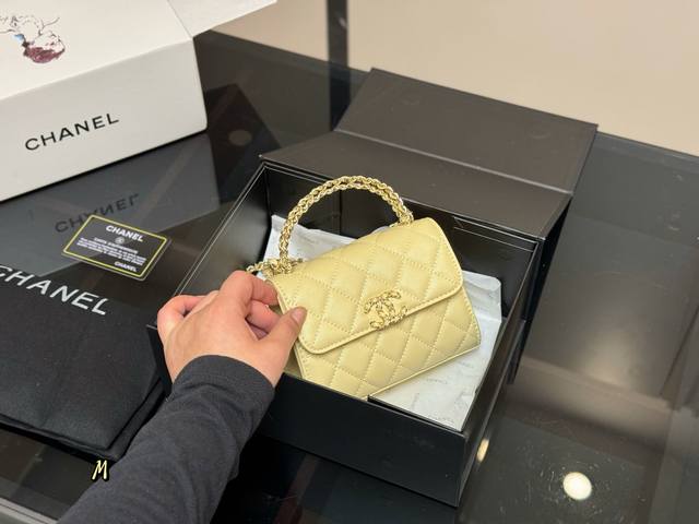 配全套包装 Size：15*11Cm 香奈儿23P Kelly 最美的23P，太好看了想要马上滴滴Sa的冲动 新包真的超香哦！ 牛皮品质