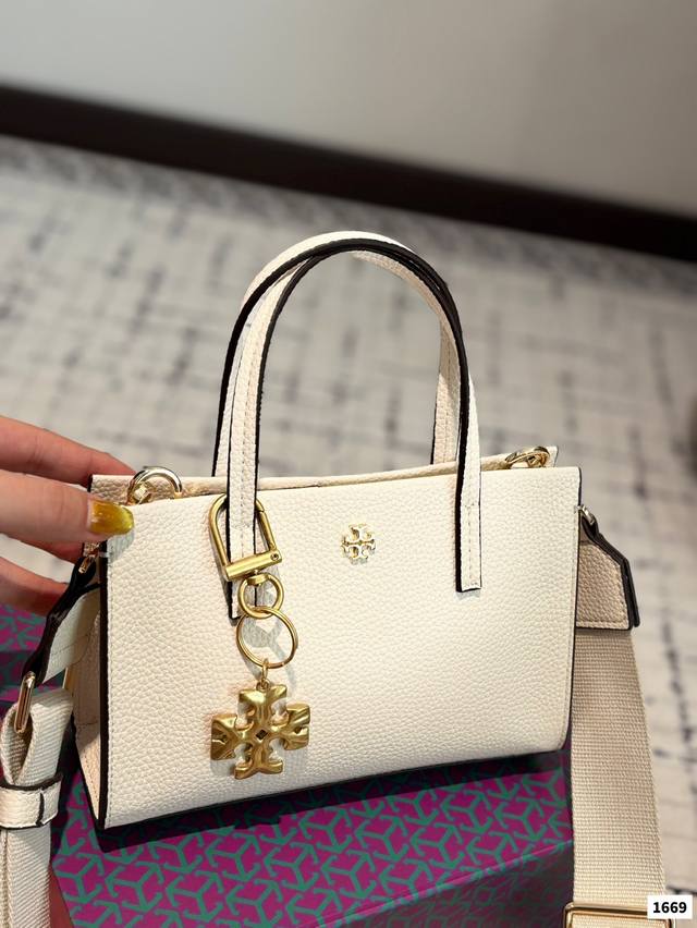 配盒子 托里伯奇购物袋，定制面料Logo五金原版一比一品质 炒鸡百搭实用的一款 喜欢的美妞赶快入手吧 店主推荐 质量超赞～尺寸：20 14