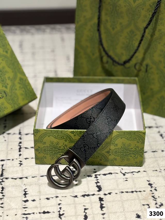 送男友必备品 Gucci 实在太高级啦 高版本！腰带 牛皮皮带～热门款 男女通用皮带里面最火的版本啦～质量很好 全套包装！五金绝对不褪色 皮带头和专柜一样的哦～