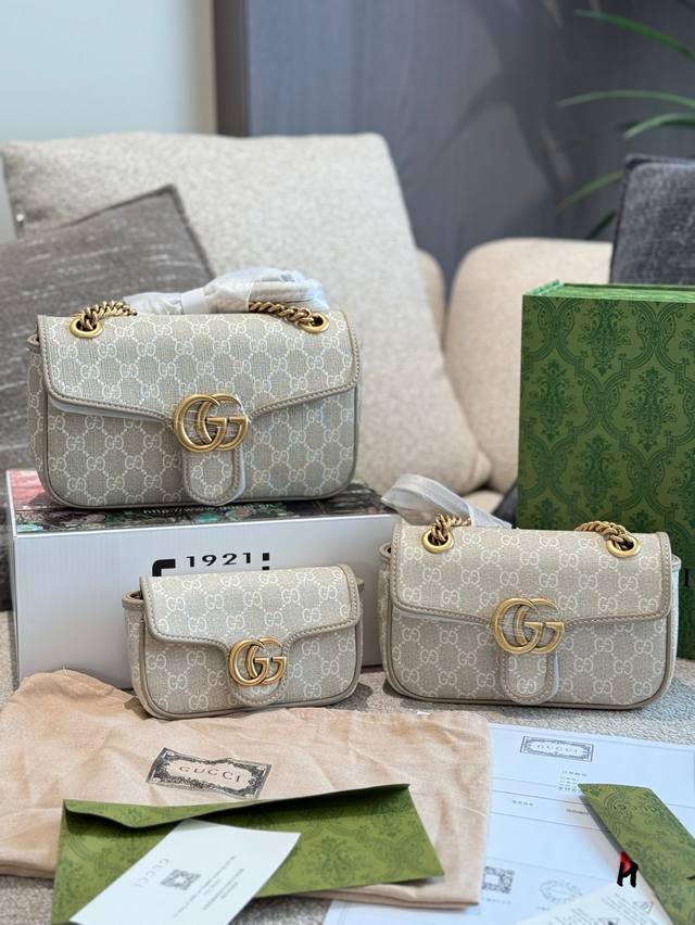 Gucci Marmont 经典&百搭 Gucci马蒙链条包经典尺寸: 22Cm 26Cm 经典金扣双Glogo复古做旧五金波浪纹衔缝牛皮采用的是小牛皮不仅有光
