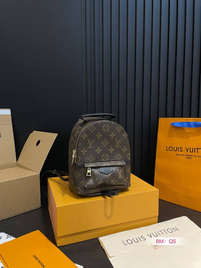 配折叠礼盒 驴牌必如单品之一 最新20款 Lv Palm Springs Mini双肩包来了,升级版老花Mini双肩包超级可爱,小辣椒同款,各路网红都在背,可双 配折叠礼盒 驴牌必如单品之一 最新20款 Lv Palm Springs Mini双肩包来了,升级版老花Mini双肩包超级可爱,小辣椒同款,各路网红都在背,可双