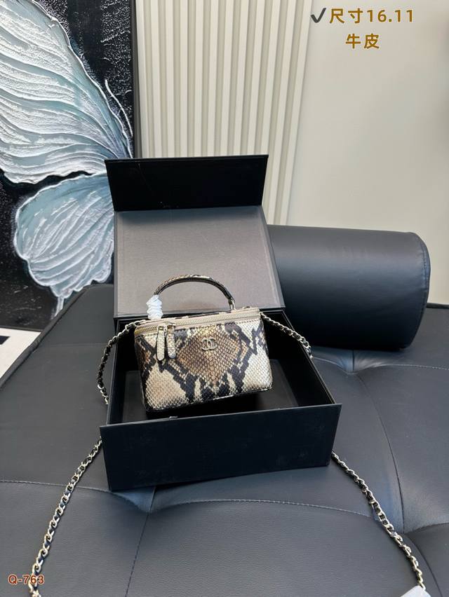 配折叠盒 香奈儿Chanel超级稀有牛皮蟒蛇皮小号手提包 肩挎包 化妆包尽显女人优雅气质 是一款超级百搭的休闲链条包 尺寸：16.11Cm