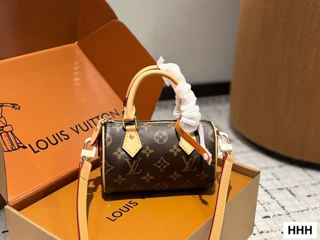 配盒 Size：16*10Cm L家 Ss Speedy Nano 代购渠道 台湾客定老花+五金+黄皮 肩带可以拆卸和调节长短哦！