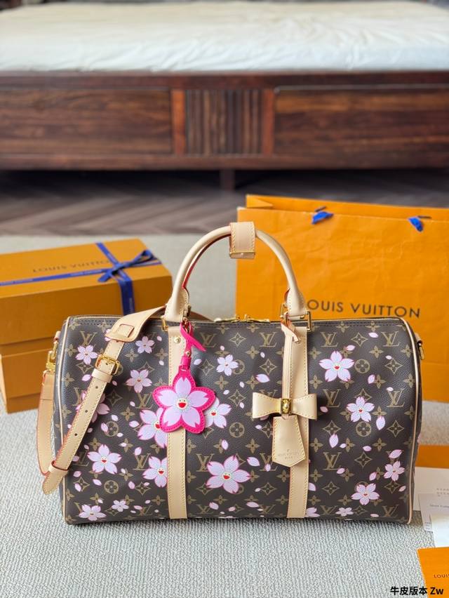 樱花系列 Lv 村上隆 新款樱花系列 Keepall 45旅行袋 机场包 无论版型 内里和专柜毫无差别 真正原版复刻 内里可拆卸 火遍全球的爆款机场大包 机车女