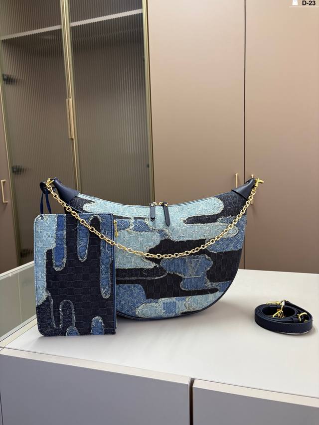 Lv 大号豌豆包 腋下包 今年腋下包大火 但是这一只驴家豌豆包 才是腋下包的宝藏 不光有可人外表 空间也很喜人 D-23尺寸37×24折叠盒