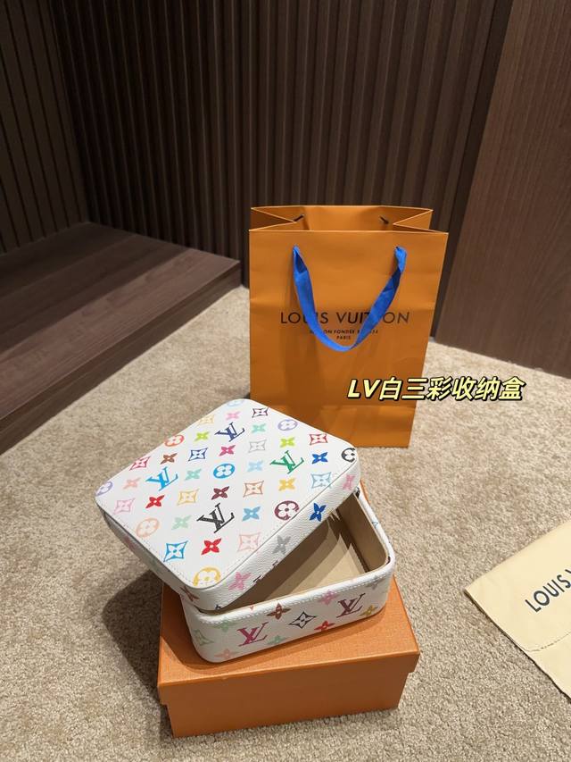 配盒尺寸17.7 Lv方形礼盒白字母彩绘收纳盒