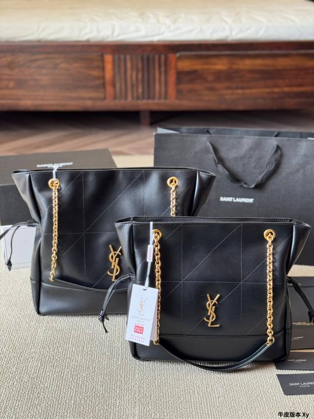原单版本 Ysl 25 新款Jamie 4.3 Pochon 这个款式热度很高，黑金配色高级，包型时尚，容量足够，万物可装，坚版包型上身修长身形，自带慵懒感！