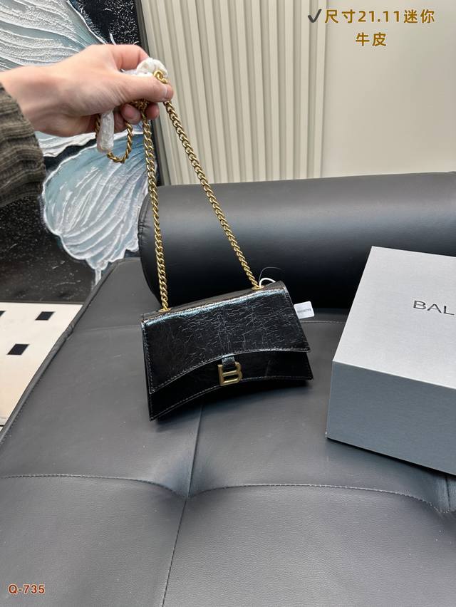 配折叠盒 巴黎世家强烈推荐！牛皮 我个人的巨爱就是这只 Sling 腋下包的肩带长度还可以随意调长调短 配上 Crush，这是什么人间Cool物尺寸：21.11