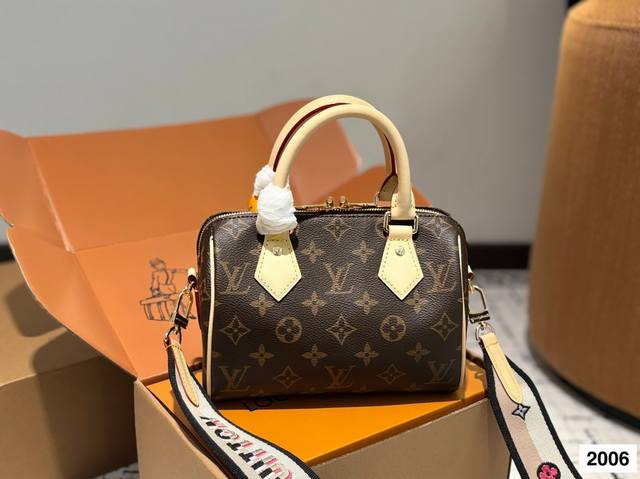 Lv Speedy20枕头包 新款Speedy20，宝藏尺寸，因为20的尺寸不大也不小，容量也特别 对于嫌弃Speedy25太大，Nano16Cm 又太小的姐妹