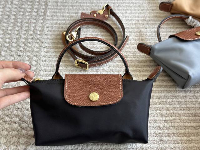 配盒 Size：17*10Cm 经济又实用的包包选这个 珑骧 Longchamp 夏季可可爱爱斜挎包 容量感人！