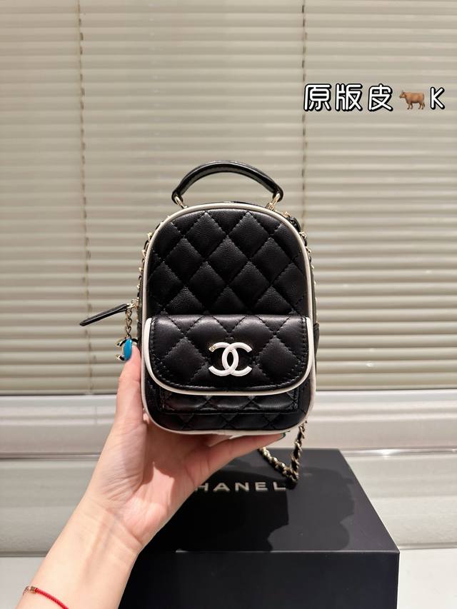 头层牛皮 配礼盒 Chanelchanel25P 上身满满的惊喜 高级慵懒又随性 双肩 彻底心动的一只 Size:14.18Cm 头层牛皮 配礼盒 Chanelchanel25P 上身满满的惊喜 高级慵懒又随性 双肩 彻底心动的一只 Size:14.18Cm