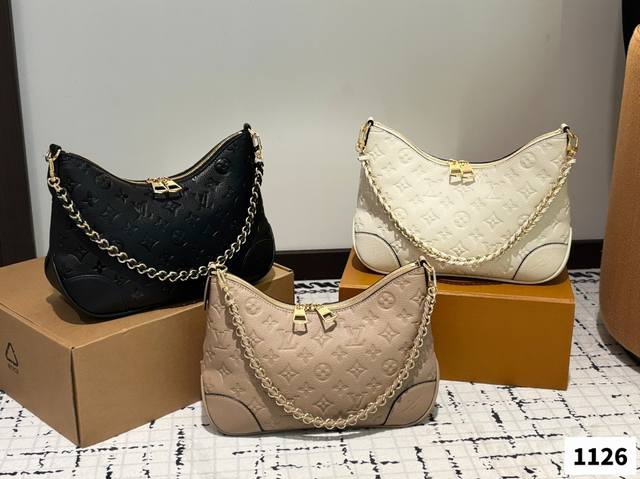 配礼盒 Size：25*16Cm Lv 最新款牛角包 原版五金！ 定制版直接采用小牛皮 Vintage 经典单肩包 配置肩带链条 单肩斜挎都无敌好看百搭！