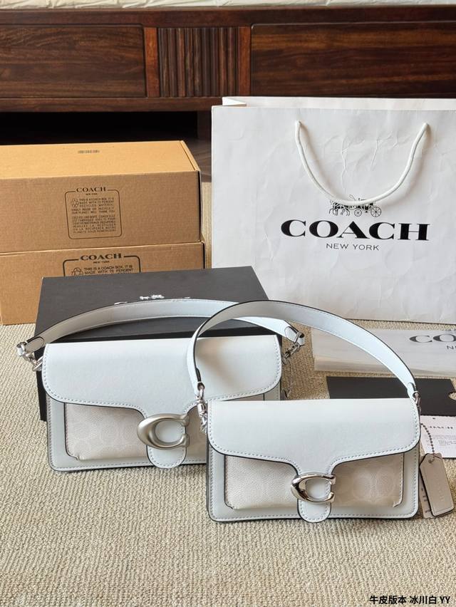 牛皮版本 Coach 酒神新 款Tabby 火了很多年的Tabby酒神出小号啦 手提和斜挎，依然可以两用 超喜欢Mini的小包包 对小包没有抵抗力店 鹅暖石牛皮
