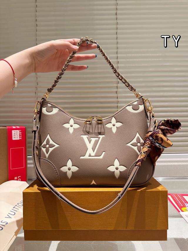 原单 飞机盒折叠盒全套包装 Lv老花牛角包单肩斜挎中古 Vintage包包V老花村上隆限定薇薇安女包Lv老花限定 ！超美！好多网红潮人都在背 单肩斜挎背这款包看