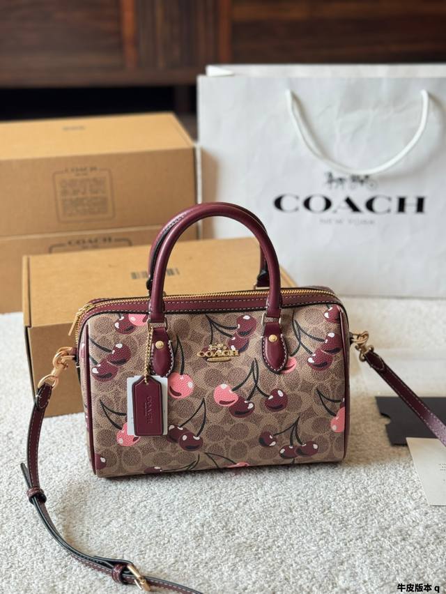 牛皮版本 Coach Teri可爱的车厘子印花Court系列中号背包搭配樱桃印花也是超级好看，尺寸27.5*31.5*12Cm